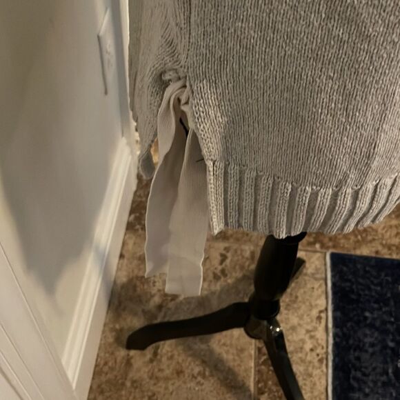 Cute soft cotton Ann Tyalor sweater. - Picture 4 of 6